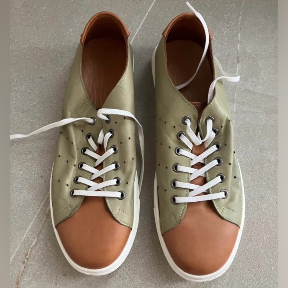 Cosmos Leather Sneakers